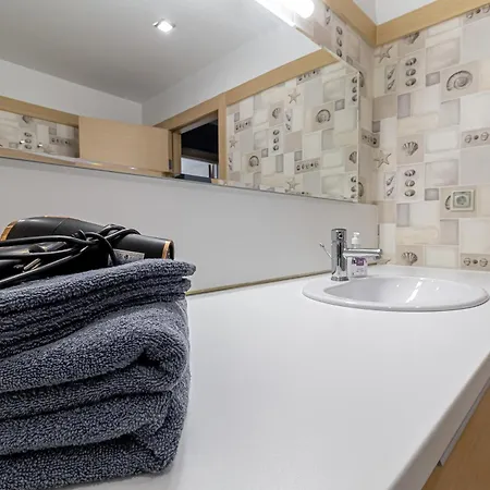 Comfort & Views Over Near Airport And Center Apartamento