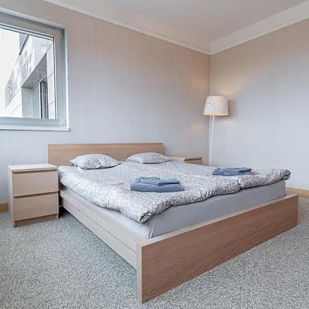 Comfort & Views Over Near Airport And Center *